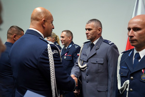 Uroczystość odznaczania policjantów i pracowników cywilnych Policji z okazji Święta Niepodległości w Urzędzie Wojewódzkim w Bydgoszczy