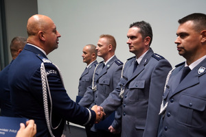 Uroczystość odznaczania policjantów i pracowników cywilnych Policji z okazji Święta Niepodległości w Urzędzie Wojewódzkim w Bydgoszczy