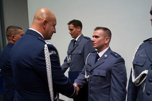 Uroczystość odznaczania policjantów i pracowników cywilnych Policji z okazji Święta Niepodległości w Urzędzie Wojewódzkim w Bydgoszczy