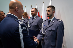 Uroczystość odznaczania policjantów i pracowników cywilnych Policji z okazji Święta Niepodległości w Urzędzie Wojewódzkim w Bydgoszczy
