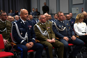 Uroczystość odznaczania policjantów i pracowników cywilnych Policji z okazji Święta Niepodległości w Urzędzie Wojewódzkim w Bydgoszczy