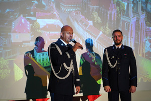 Uroczystość odznaczania policjantów i pracowników cywilnych Policji z okazji Święta Niepodległości w Urzędzie Wojewódzkim w Bydgoszczy
