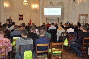 Policjanci uczestniczą w zajęciach