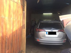 Skradziony samochód zaparkowany w stodole