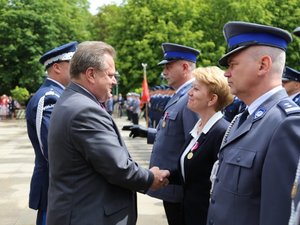 Uroczyste obchody 100. rocznicy powołania Policji Państwowej w Garnizonie Stołecznym. 17 lipca 2019 roku. Uroczystość pod honorowym patronatem Ministra Spraw Wewnętrznych i Administracji Pani Elżbiety Witek. W obchodach uczestniczył Wiceminister SWiA Pan Jarosław Zieliński. Komendę Główną Policji reprezentował Zastępca Komendanta Głównego Policji nadinspektor Kamil Bracha. W uroczystym apelu udział brało kierownictwo Komendy Stołecznej Policji na czele z Szefem warszawskich policjantów - nadinspektorem Pawłem Dobrodziejem, a także policjanci, policjantki i pracownicy cywilni KSP.
