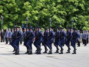 Uroczyste obchody 100. rocznicy powołania Policji Państwowej w Garnizonie Stołecznym. 17 lipca 2019 roku. Uroczystość pod honorowym patronatem Ministra Spraw Wewnętrznych i Administracji Pani Elżbiety Witek. W obchodach uczestniczył Wiceminister SWiA Pan Jarosław Zieliński. Komendę Główną Policji reprezentował Zastępca Komendanta Głównego Policji nadinspektor Kamil Bracha. W uroczystym apelu udział brało kierownictwo Komendy Stołecznej Policji na czele z Szefem warszawskich policjantów - nadinspektorem Pawłem Dobrodziejem, a także policjanci, policjantki i pracownicy cywilni KSP.