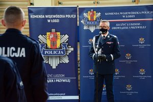 sala gimnastyczna OPP w Łodzi. uroczystość ślubowania policjantów. przemówienie komendanta