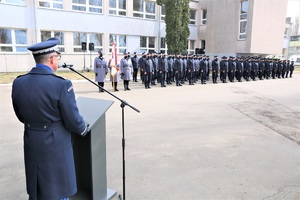 Oddział prewencji policji w łodzi, uroczystość ślubowania nowo przyjętych policjantów, przemówienie komendanta.