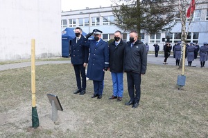 Oddział prewencji policji w łodzi, uroczystość sadzenia dębu pamięci.