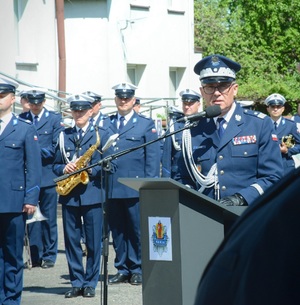 Przemawiający Komendant Wojewódzki Policji w Łodzi.