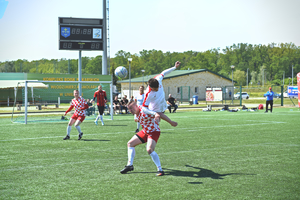 Mundial Uniejów, obiekt sportowy w Uniejowie, zmagania zawodników na boisku.