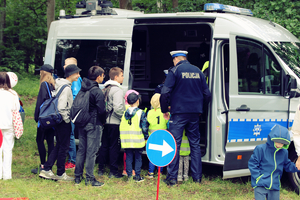 Policjanci podczas pikniku.