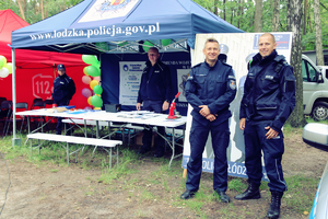 Policjanci podczas pikniku.