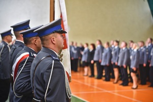 Sala gimnastyczna OPP w Łodzi, uroczystość ślubowania nowych policjantów.