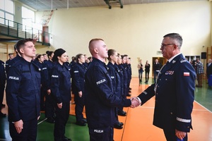 Sala gimnastyczna OPP w Łodzi, uroczystość ślubowania nowych policjantów