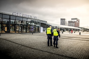 policjanci zabezpieczają szczyt OBWE, policjanci pod dworcem Lódź Fabryczna