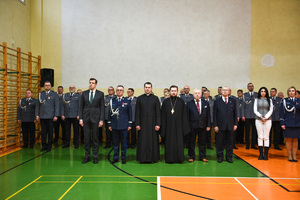 Sala gimnastyczna OPP w Łodzi, uroczystość ślubowania policjantów.