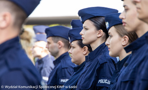 Nowo przyjęci policjanci.