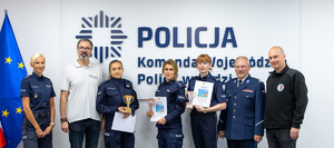 Policjanci, którzy wygrali bieg.