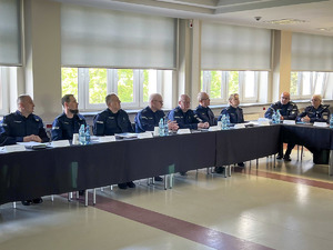 Policjanci i zaproszeni goście w trakcie spotkania.