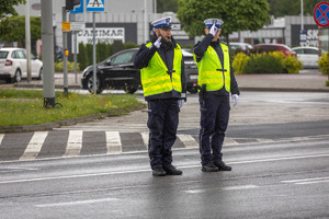 Policjanci w trakcie zmagań konkursowych.