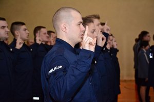 Uroczyste ślubowanie nowo przyjętych policjantów.