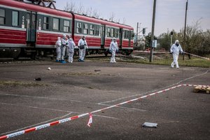 policjanci podczas oględzin miejsca zdarzenia - ćwiczenia