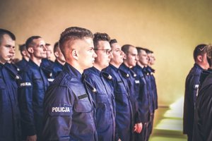 ślubowanie nowo przyjętych policjantów.