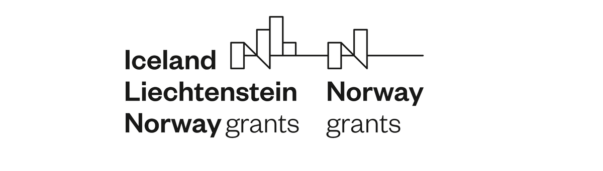 Na obrazku przedstawione zostało logo funduszy EOG: Z lewej strony w trzech wierszach ułożone zostały wyboldowane nazwy trzech krajów: Iceland, Liechtenstein, Norway. Obok umieszczonego na samym dole napisu "Norway" znajduje się niewyboldowany napis "grants". Całość uzupełnia położona z prawej strony napisu "Iceland" figura geometryczna o bliżej nieopisywalnym kształcie. Figura ta została przedłużona poziomą linią i prowadzi do powtórnie umieszczonej początkowej jej części, pod którą znajduje się wyboldowany napis "Norway", pod którym z kolei ponownie znajduje się niewyboldowany napis "grants".