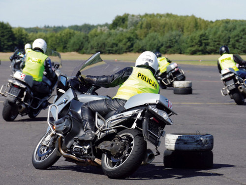 szkolenie policjantów ruchu drogowego w zakresie kierowania motocyklem szosowym