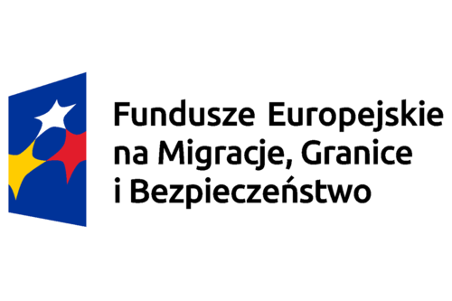 Na obrazku przedstawione jest logo Funduszy Europejskich na Migracje, Granice, Bezpieczeństwo, na które składa się:
niebieskie pole w kształcie odwróconego bokiem, krótszym bokiem do lewej, trapezu, na którym znajdują się trzy połączone w trójkąt gwiazdy, od lewej: żółta, biała i czerwona. Obok loga znajduje się trzywersowy czarny napis: Fundusze Europejskie; Na Migracje, Granice; i Bezpieczeństwo.