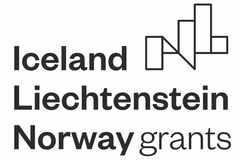 Na obrazku przedstawione zostało logo funduszy EOG:
Z lewej strony w trzech wierszach ułożone zostały wyboldowane nazwy trzech krajów: Iceland, Liechtenstein, Norway.
Obok umieszczonego na samym dole napisu &quot;Norway&quot; znajduje się niewyboldowany napis &quot;grants&quot;. Całość uzupełnia położona z prawej strony napisu &quot;Iceland&quot; figura geomtryczna o bliżej nieopisywalnym kształcie.