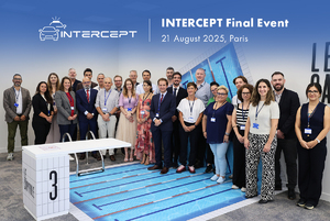 Zdjęcie przedstawia pozujących uczestników projektu INTERCEPT. Zdjęcie uzupełnione u góry o logo projektu INTERCEPT oraz napis &quot;INTERCEPT Final Event, 21 August 2025, Paris&quot;.