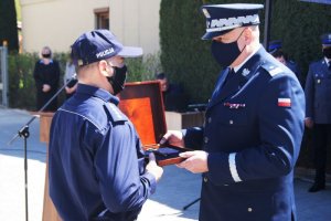 Uroczyste otwarcie Posterunku Policji w Kotuniu, przekazanie kluczy Kierownikowi Posterunku przez Komendanta Wojewódzkiego Policji zs. w Radomiu
