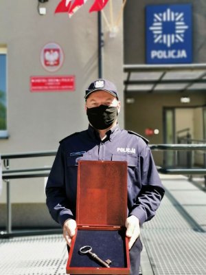 Uroczyste otwarcie Posterunku Policji w Kotuniu, Kierownik Posterunku z kluczami