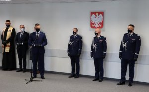 Grupa umundurowanych policjantów na czele z Komendantem Głównym Policji