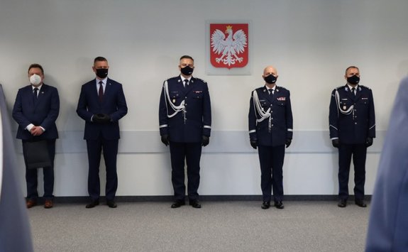 Grupa umundurowanych policjantów na czele z Komendantem Głównym Policji