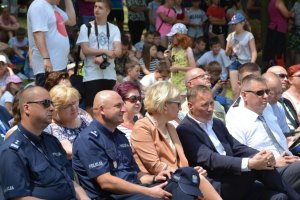 zaproszeni goście oraz uczestnicy festynu