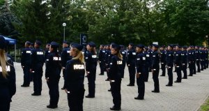 81 nowych policjantów zasiliło szeregi garnizonu mazowieckiego - ślubowanie