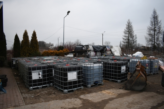 Zabezpieczone pojemniki z odpadami