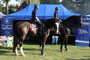 policjantki na koniach służbowych