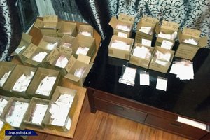 Zabezpieczone dopalacze podczas realizacji