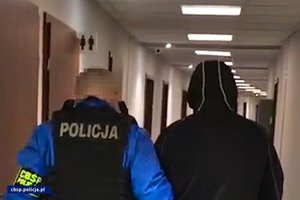 Policjant CBŚP z zatrzymanym