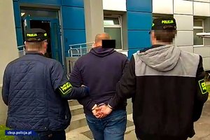 Policjanci CBŚP z osobą zatrzymaną