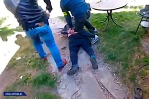 Policjanci CBŚP w trakcie realizacji