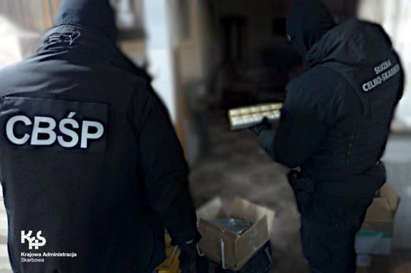 policjanci i funkcjonariusze KAS oraz zabezpieczone przedmioty