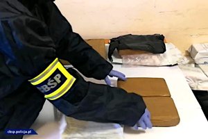 policjanci i ujawniona kokaina