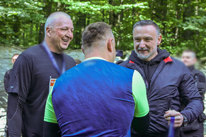 Policjanci biegną w VI Biegu Komendanta CBŚP