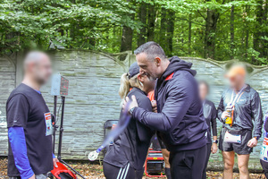 Policjanci biegną w VI Biegu Komendanta CBŚP