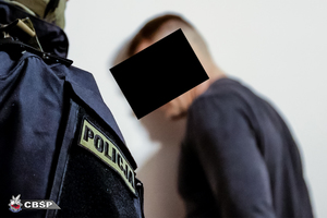 policjanci cbśp i przejęte mienie